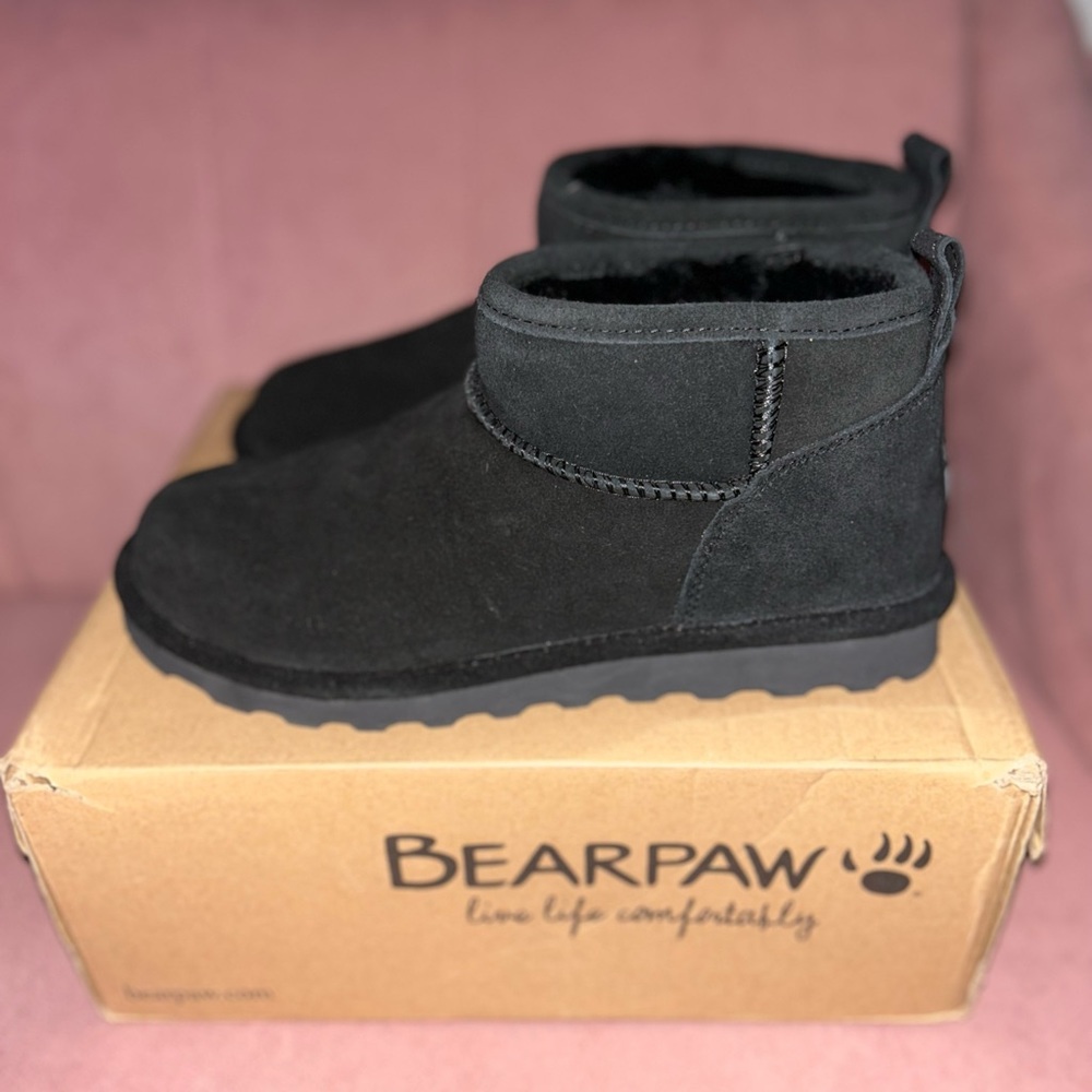 Bearpaw shorty size 10 women